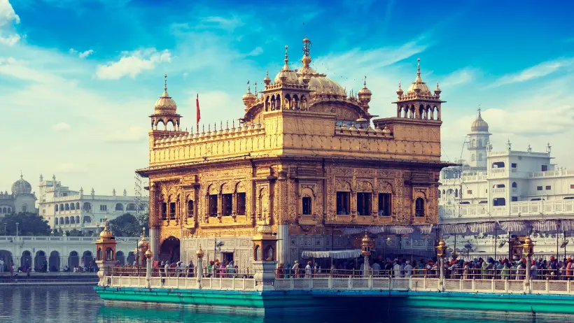 Read more about the article Explore the Golden Temple: Architectural Marvel, Symbolism & Craftsmanship