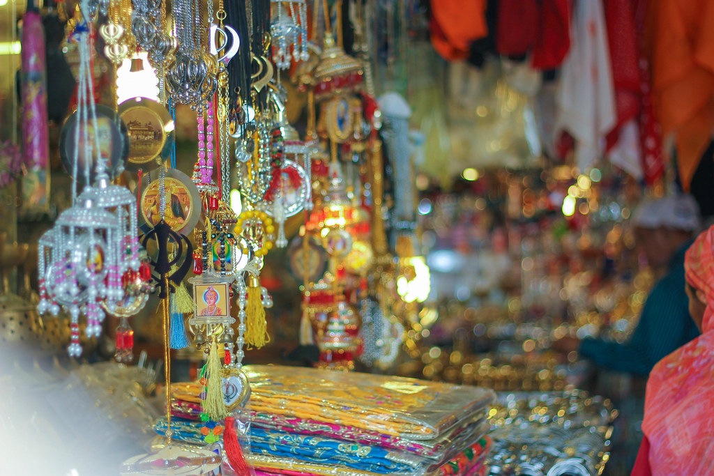 Read more about the article Discover Amritsar’s Best Shopping Markets: A Shopper’s Paradise