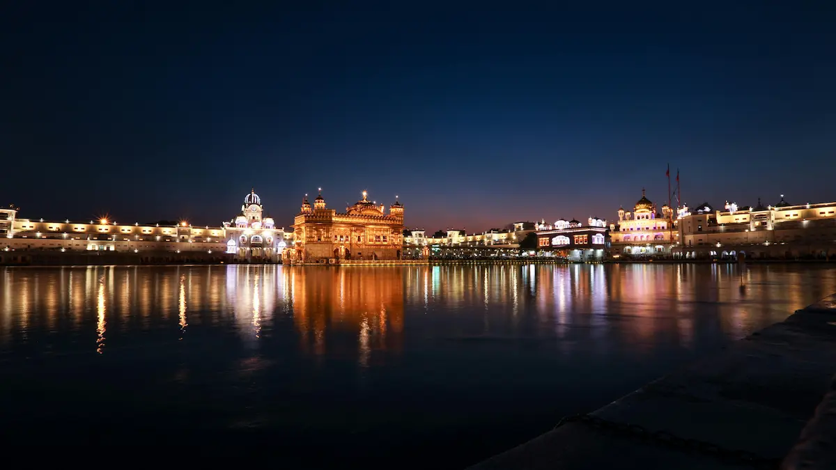 You are currently viewing <strong>Sustainable Souvenir Shopping: Ethical Gifts From Amritsar</strong>